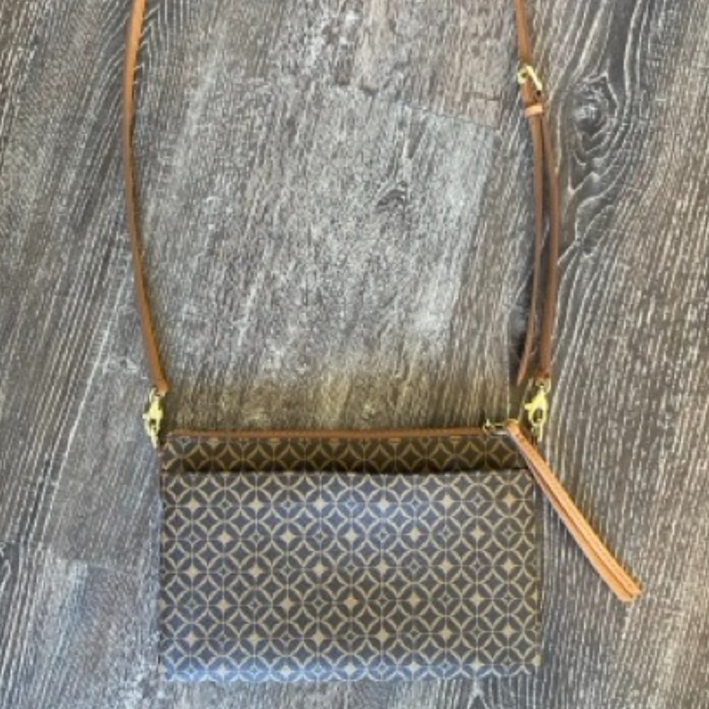Fossil Outlet Crossbody with Built-in Wallet | Great Condition